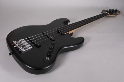 EMPIREO ALL BLACK FRETLESS 4 USATO