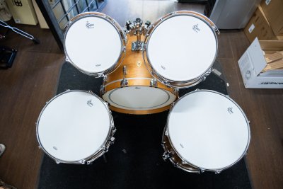 Gretsch Kit USA Broadkaster Satin Laquer Shell Pack with 10" and 12" Tom, 16" Floor Tom, 14" Snare, and 22" Bass Drum  Satin Classic Maple