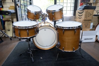 Gretsch Kit USA Broadkaster Satin Laquer Shell Pack with 10" and 12" Tom, 16" Floor Tom, 14" Snare, and 22" Bass Drum  Satin Classic Maple