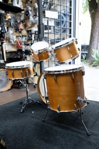 Gretsch Kit USA Broadkaster Satin Laquer Shell Pack with 10" and 12" Tom, 16" Floor Tom, 14" Snare, and 22" Bass Drum  Satin Classic Maple