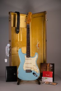 Fender Custom Shop 1962 Stratocaster Relic Faded Aged Daphne Blue