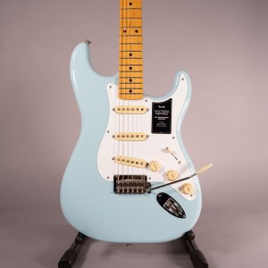 Fender Vintera 50 Stratocaster Modified Daphne Blue Chitarra Elettrica