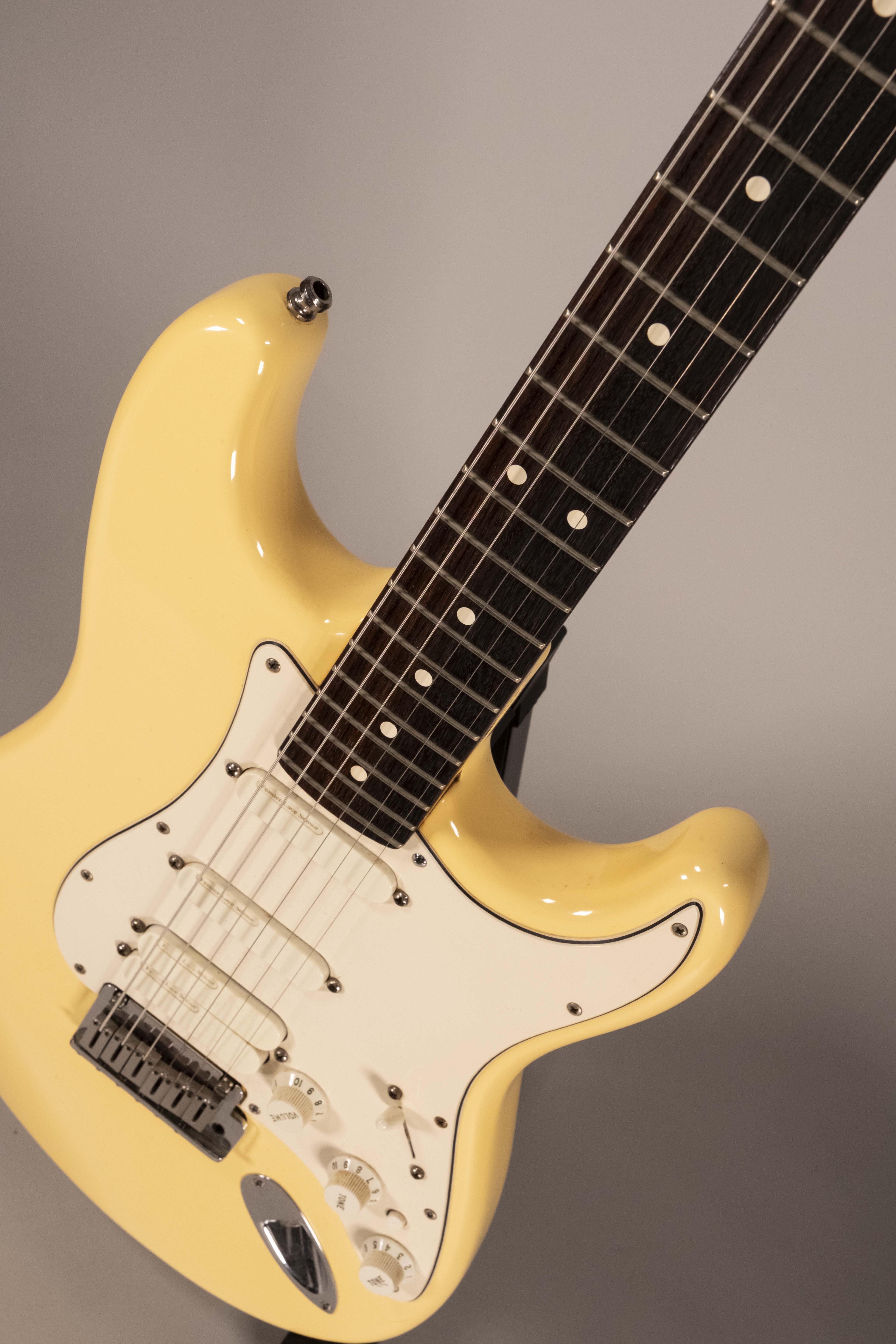 Fender Jeff Beck white Usata