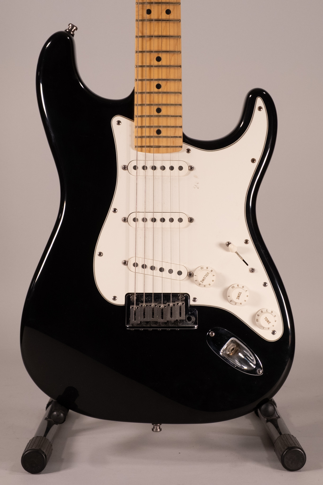 FENDER AM STD BK MN USATA