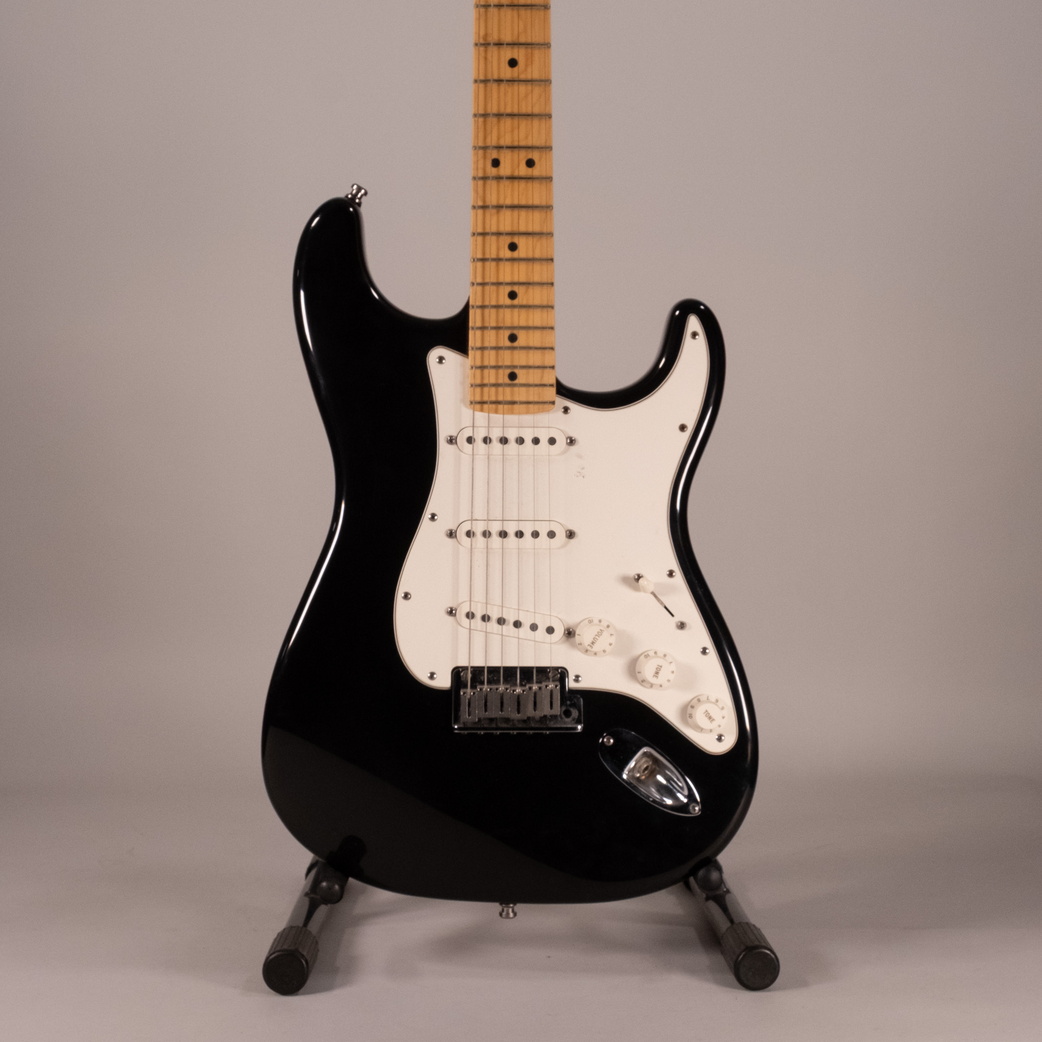FENDER AM STD BK MN USATA