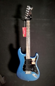 FENDER AMERICAN PROFESSIONAL LIMITED STRATOCASTER LAKE PLACID BLUE