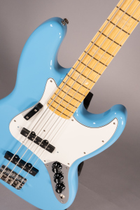 Fender Made in Japan Limited International Color Jazz Bass Maple Maui Blue