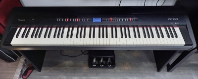Roland FP80 Black con mobiletto e pedaliera usato