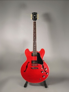 Gibson Es-335 Satin Cherry Chitarra Semiacustica