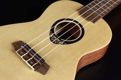 Lag Tku150ce Ukulele Concert Natural con Preamp e Gigbag