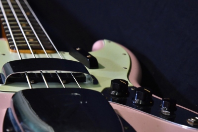 Fender Custom Shop 62 Jazz Bass Relic Shell Pink