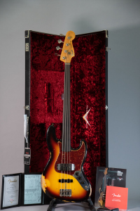Fender Ltd 2022 62 Jazz Bass Heavy Relic Ebony Fingerboard Fretless