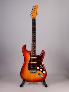 SQUIER STRATO CL. VIBE HSS 60 LTD USATA
