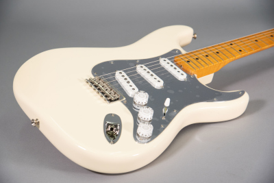 Fender Nile Rodgers Hitmaker Stratocaster Maple Olympic White