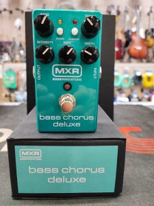 MXR M83 BASS CHORUS DELUXE USATO