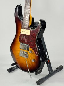 YAMAHA PACIFICA PAC611 USATA