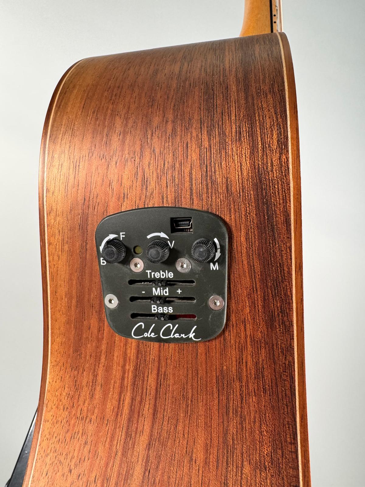 Cole Clark Fat Lady 3 Dreadnought Cutaway Elettrificata