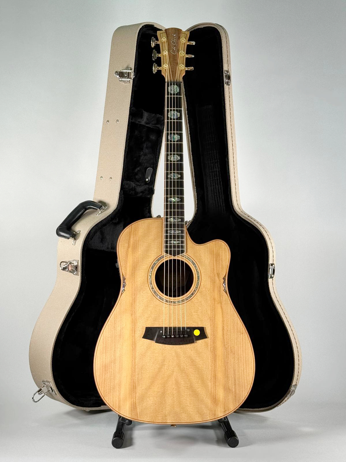 Cole Clark Fat Lady 3 Dreadnought Cutaway Elettrificata