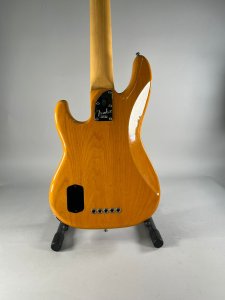 fender precision v deluxe usato