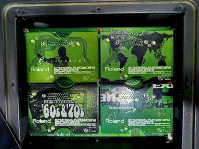 Roland JV1080 Super JV Usato Con 4 Schede Di Espansione