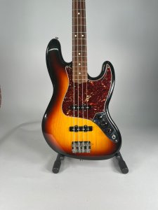 Basso Fender Vintera 4 C Sunb Usato