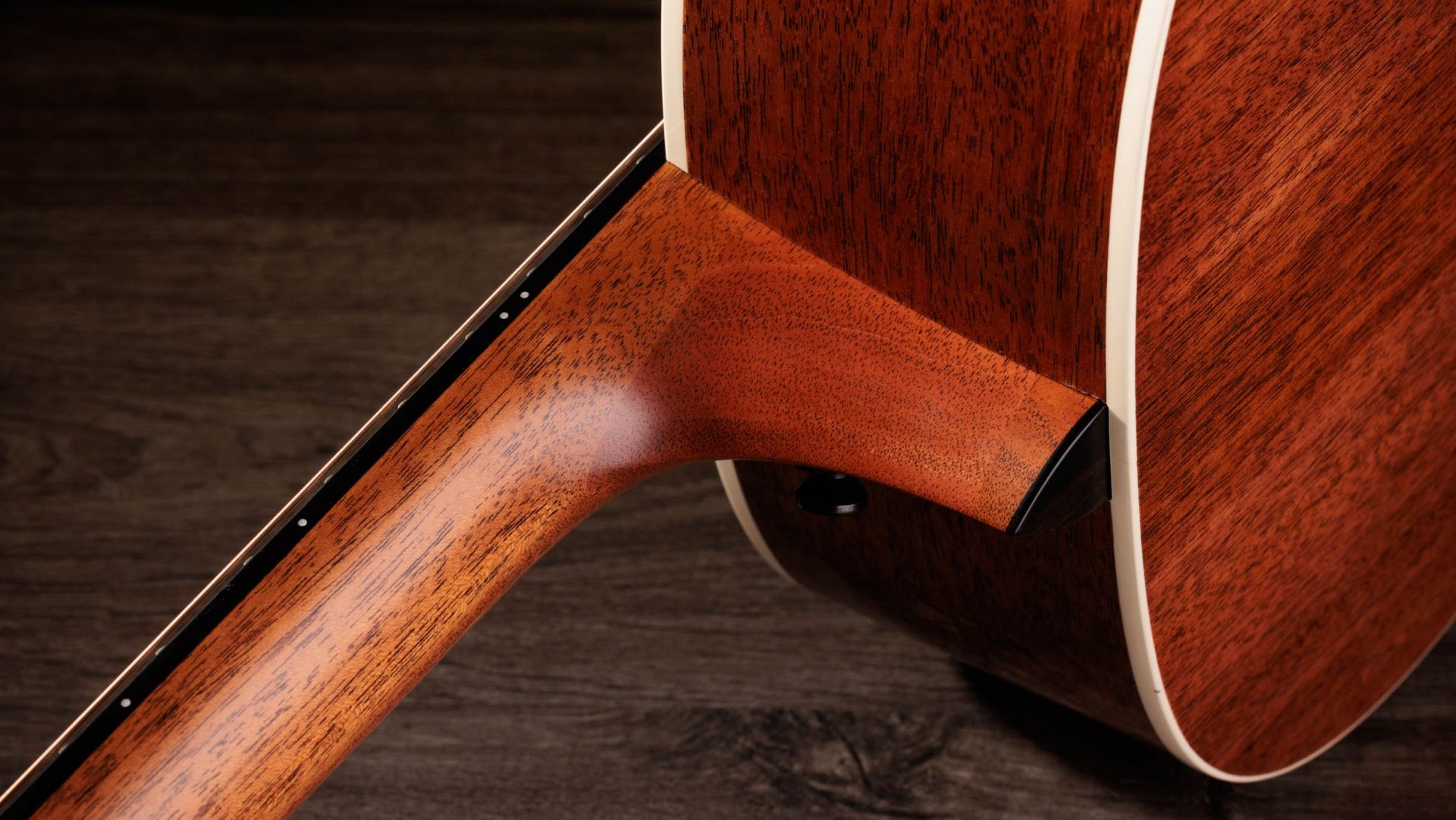 Taylor 517E SB Sunburst Gold Label Cream Pickguard