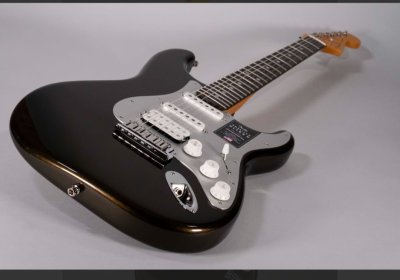 FENDER STRATOCASTER ULTRA II  USATO