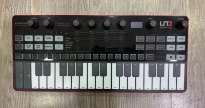 IK Multimedia Uno Synth Pro Desktop Usato