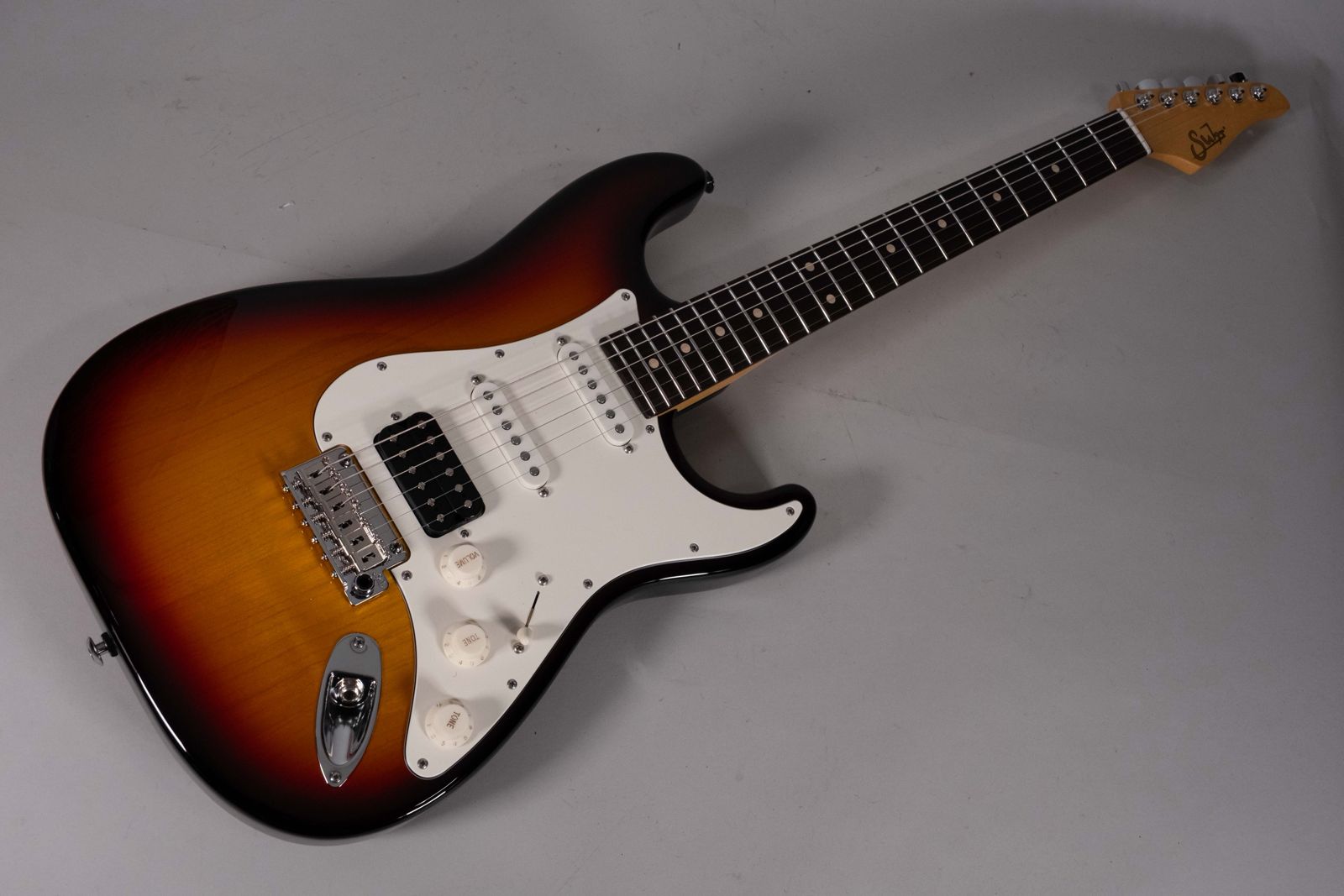Suhr Classic s 3 tone burst rw hss