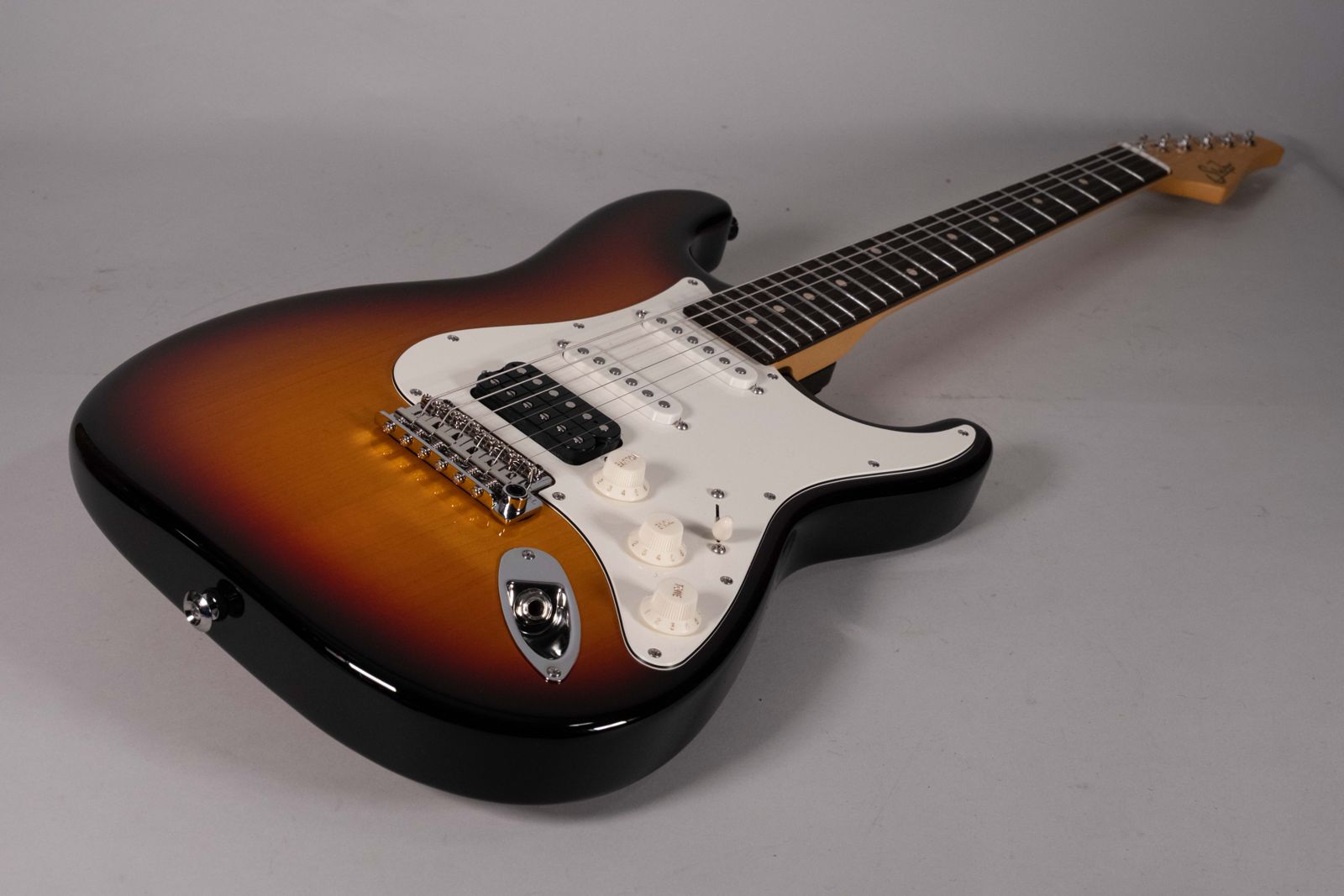 Suhr Classic s 3 tone burst rw hss